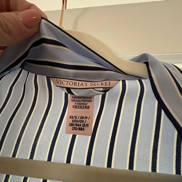 Striped Long Sleeve Robe - Picture 2 of 2